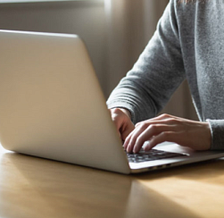 Россиянам назвали признаки поддельных отзывов на товары