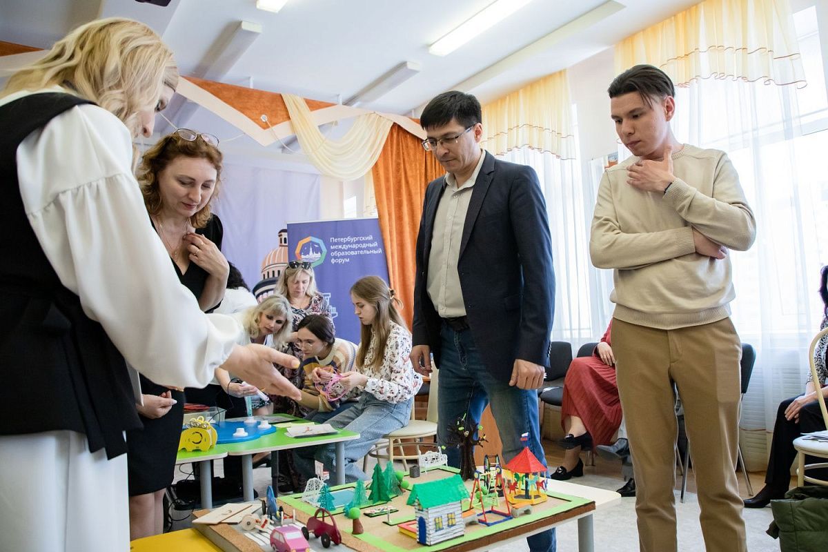 Педагогический салон «Естественнонаучные и инженерные практики в детском саду» прошёл в рамках ПМОФ-2026