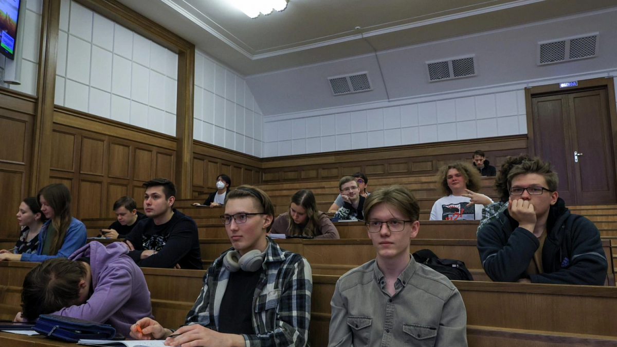 Выпускников юридических вузов хотят обязать работать по специальности Выпускников юридических вузов хотят обязать работать по специальности