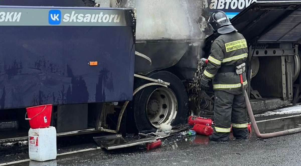 В Ленобласти загорелся туристический автобус