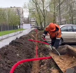 В четырех кварталах Колпино устанавливают современные светильники
