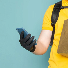 Подарок со вкусом обмана: мошенники придумали новую схему под видом доставки