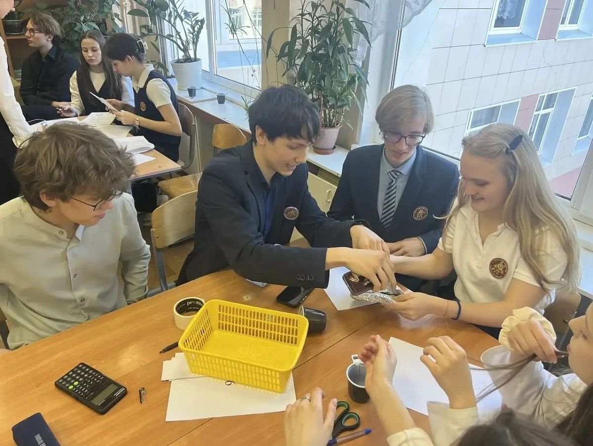 Юные инженеры Колпинского района встретились на интеллектуальном турнире в гимназии №446