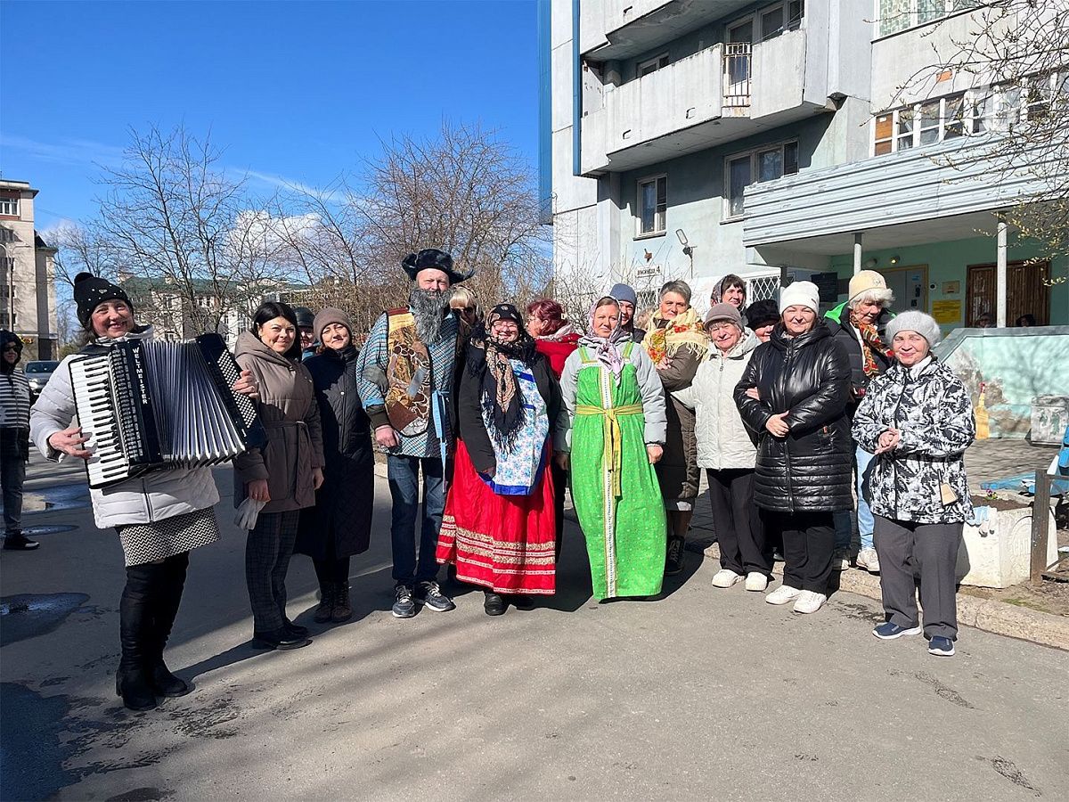 В Колпино в рамках весенней акции «Добрый субботник» прошло мероприятие «Сделаем жизнь людей серебряного возраста краше»