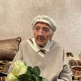 9 декабря жительница Колпинского района отметила 100-летний юбилей 9 декабря жительница Колпинского района отметила 100-летний юбилей