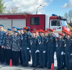 20 команд из школ Колпинского района отправились на IX слёт юных пожарных в лагерь «Заря»