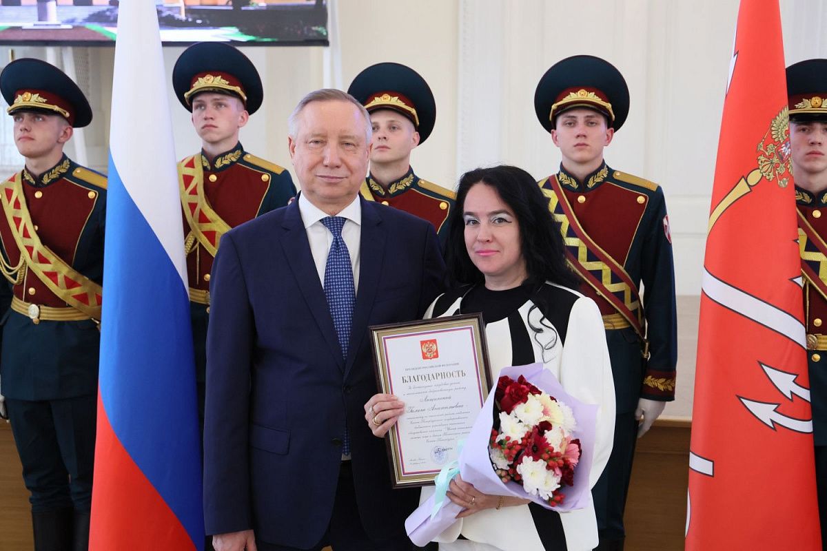 Александр Беглов вручил колпинцам государственные награды Александр Беглов вручил колпинцам государственные награды