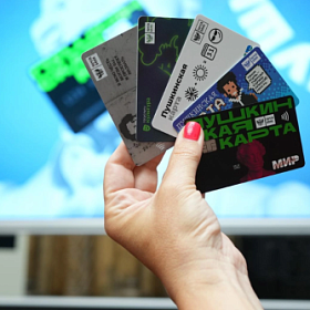 Владельцам «Пушкинской карты» необходимо подать заявление на перевыпуск