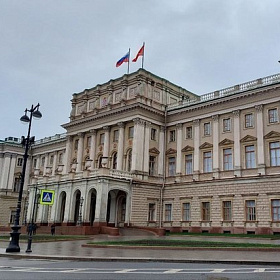 Петербургский парламент направил Мишустину предложения по усилению охраны в школах