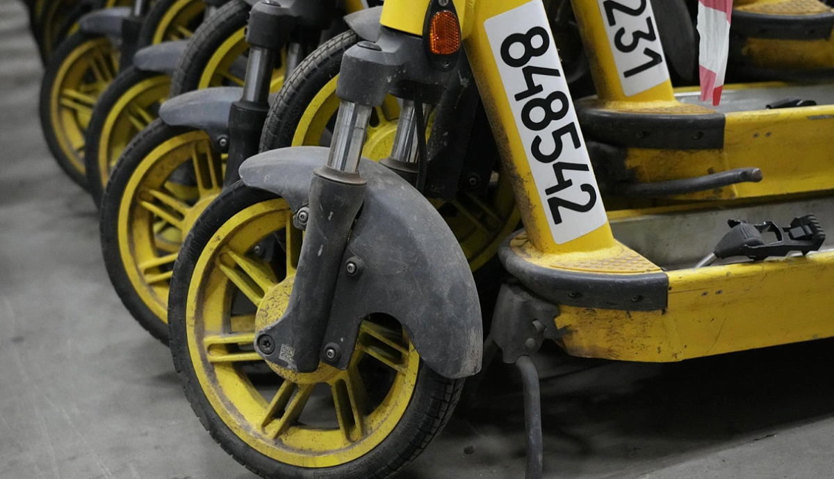 Выяснилось, когда в Петербурге может завершиться сезон самокатов