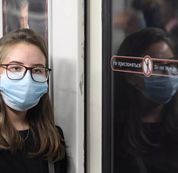 Антиковидные ограничения в Петербурге продлили до конца 2026 года