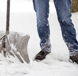 Петербургские студенты смогут заработать до 115 тыс. рублей за уборку снега зимой