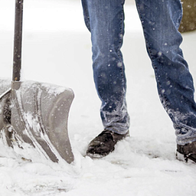 Петербургские студенты смогут заработать до 115 тыс. рублей за уборку снега зимой
