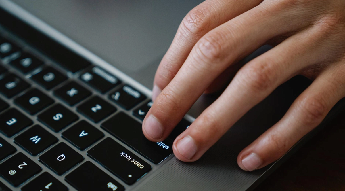 Юная бизнес-тренер обманула петербуржцев на 4,5 млн рублей