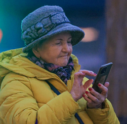 Пенсионеры с 1 октября смогут подтверждать льготный статус по QR-коду