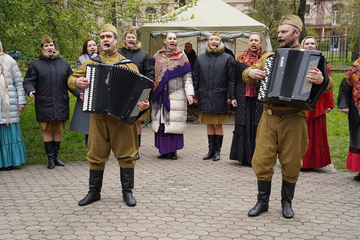 «Поём всем двором» «Поём всем двором»