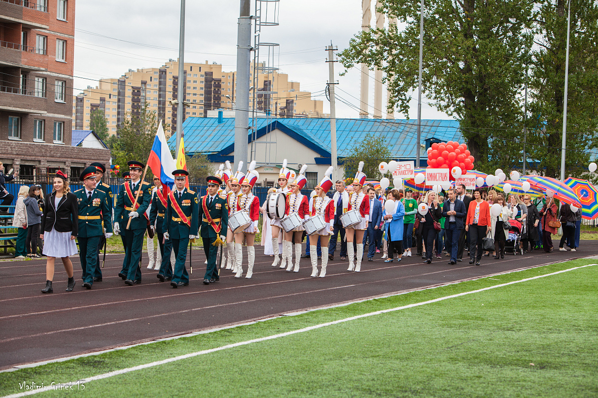 Вечерний металлострой. Поселок Металлострой. Металлострой площадь. Металлострой в Колпинском районе. Металлострой площадь поселка.