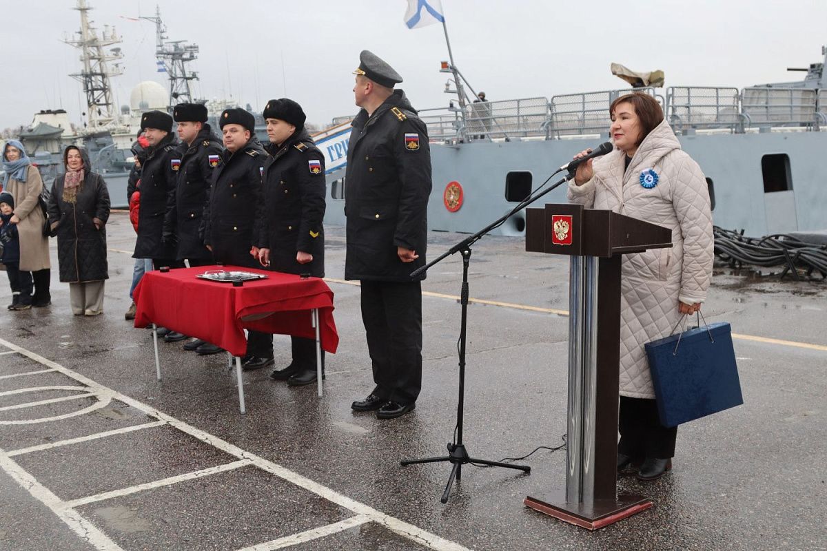 Экипаж подлодки «Колпино» вернулся из трудного боевого похода