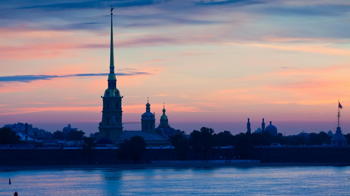 Петербуржцы пожаловались на химический запах в нескольких районах города
