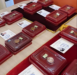 Торжественная церемония вручения знаков «Жителю блокадного Ленинграда» и юбилейных медалей