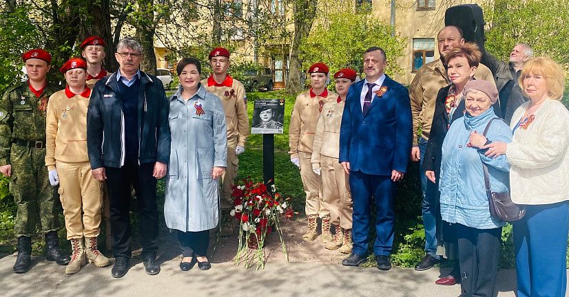 В День Победы в Колпино состоялось открытие памятного знака Герою Советского Союза Александру Косареву