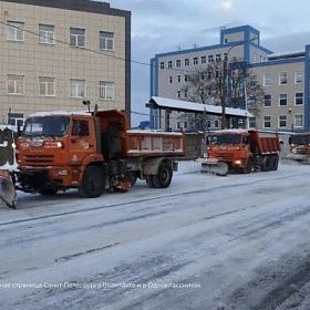 Более 1000 работников ручного труда и свыше 930 единиц техники очищают улицы и тротуары от снега