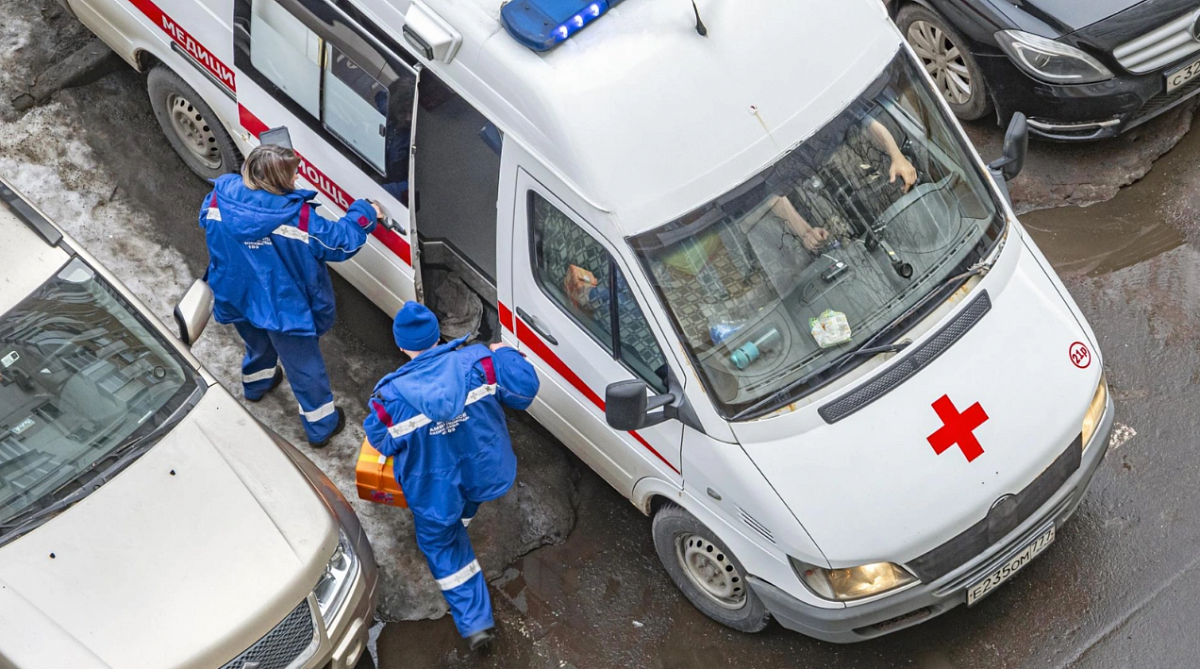 В Колпино мужчина напал на фельдшера скорой помощи