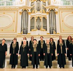 Женский академический камерный хор «Классика» КДЦ «Подвиг» выступил на городском концерте «Споёмте, друзья…» 