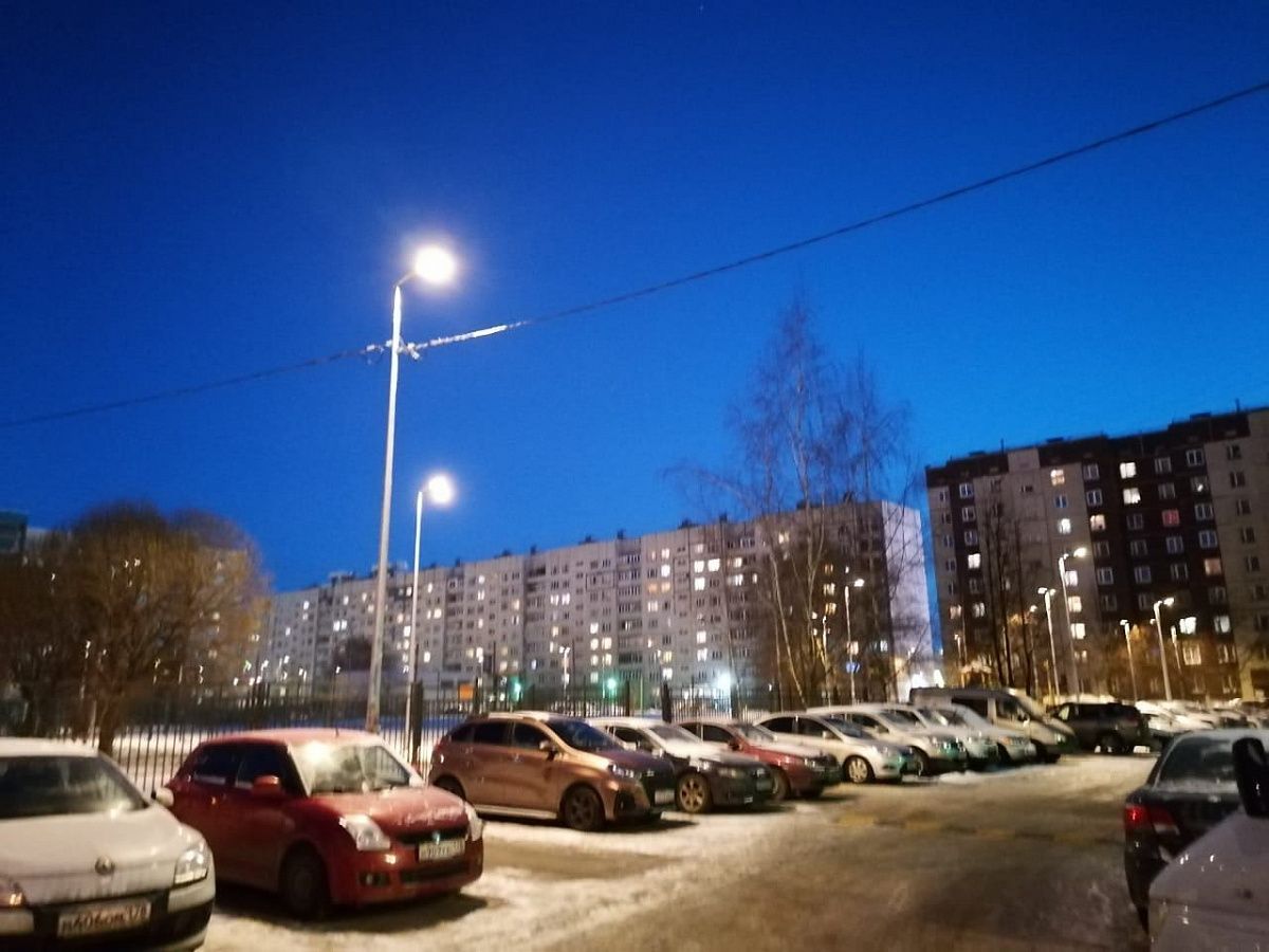 В колпинском квартале Оборонная ул. – Тверская ул. – ул. Ижорского Батальона – Московская ул. стало светлее В колпинском квартале Оборонная ул. – Тверская ул. – ул. Ижорского Батальона – Московская ул. стало светлее