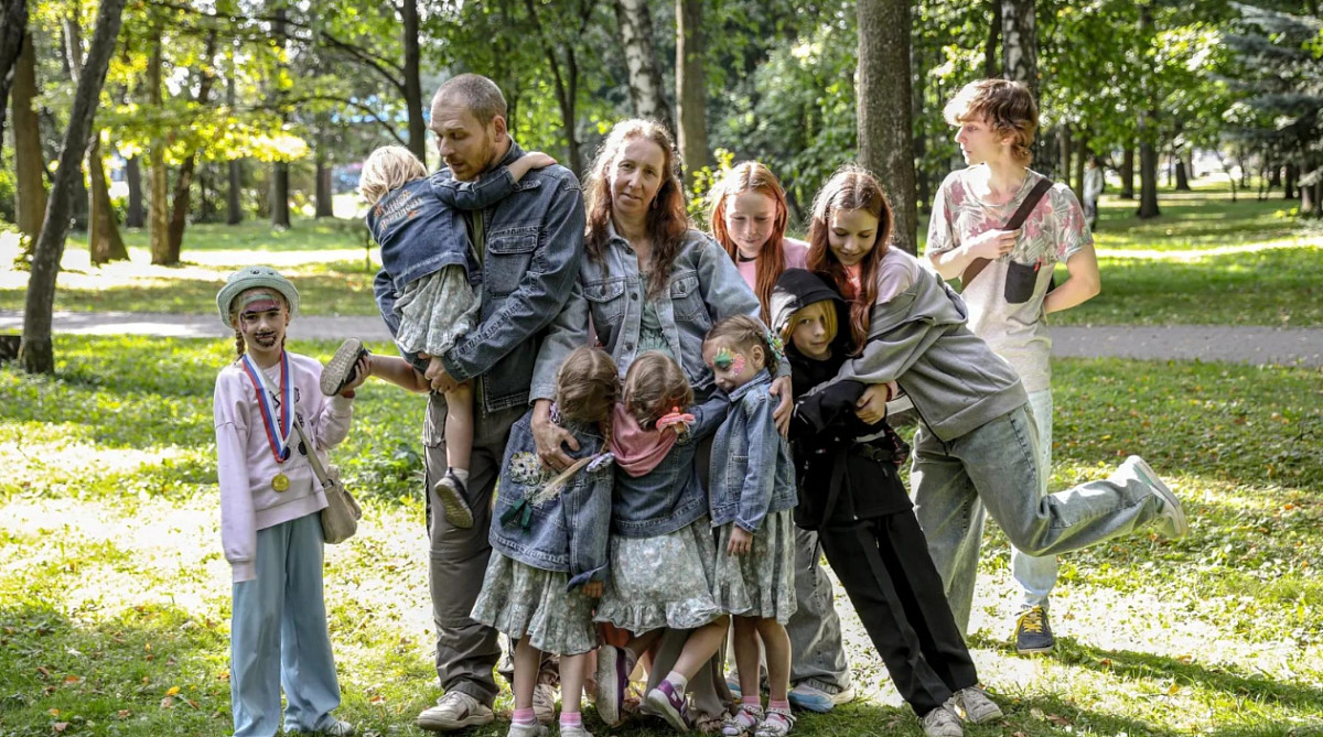Петербургским семьям с детьми до 7 лет предложили платить по 50 тысяч рублей ежемесячно