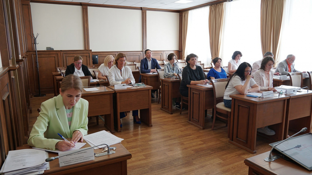 7 июня состоялось заседание Комиссии в администрации Колпинского района