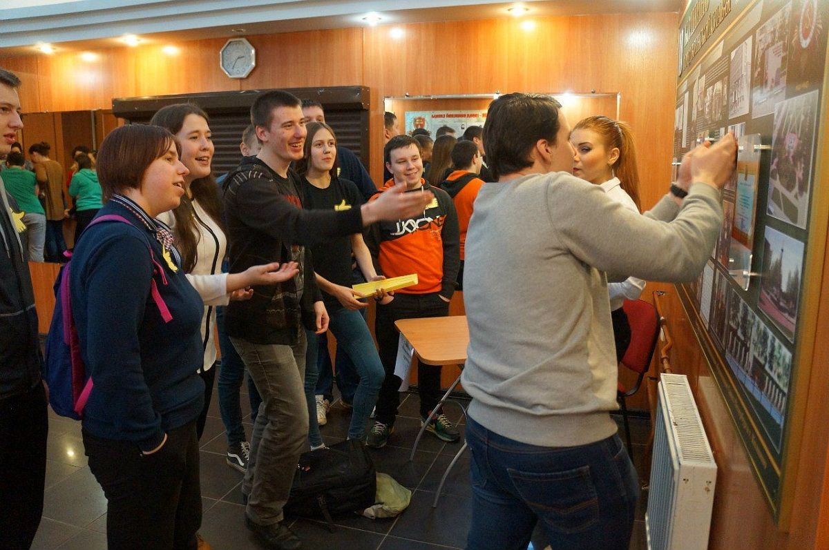 В Колпино прошла командно-интеллектуальная игра "Молодежь выбирает будущее"