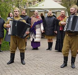  «Поём всем двором»
