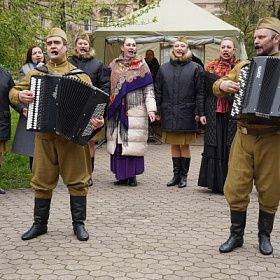  «Поём всем двором»