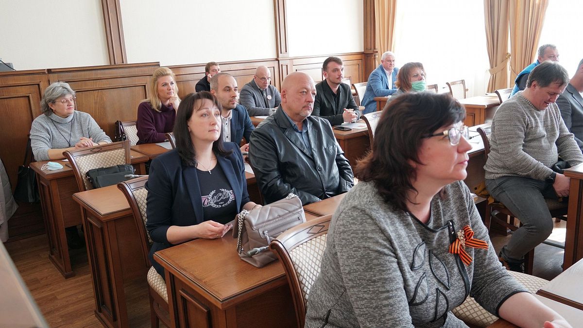 Юлия Лонгвиненко наградила организации, принявшие участие в благоустройстве и украшении Колпинского района Юлия Лонгвиненко наградила организации, принявшие участие в благоустройстве и украшении Колпинского района