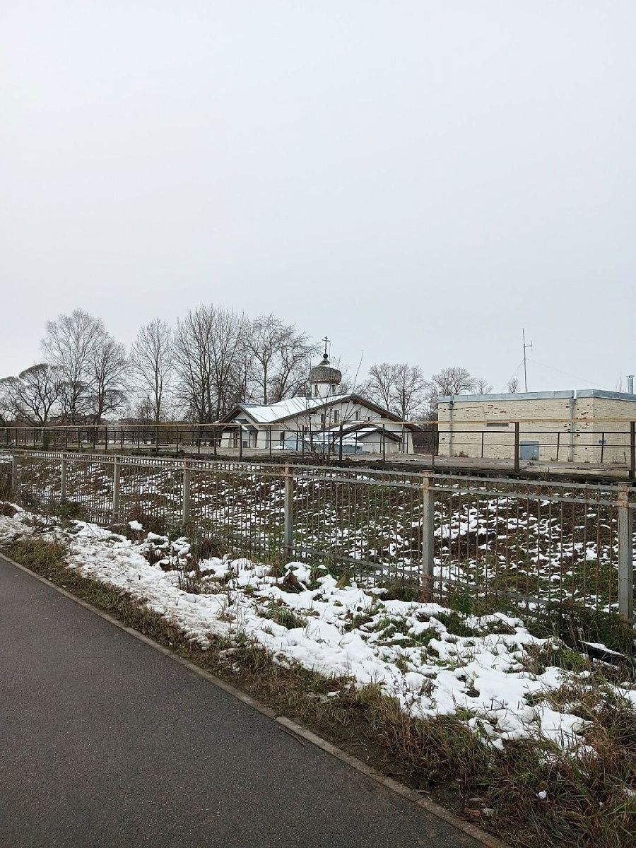 В Петербурге пройдёт небольшой снег, на дорогах и тротуарах гололедица