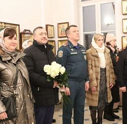 Митрополит Варсонофий совершил всенощное бдение в Колпино и наградил настоятеля