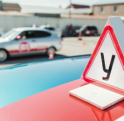 Госдума приняла закон о составлении рейтинга автошкол