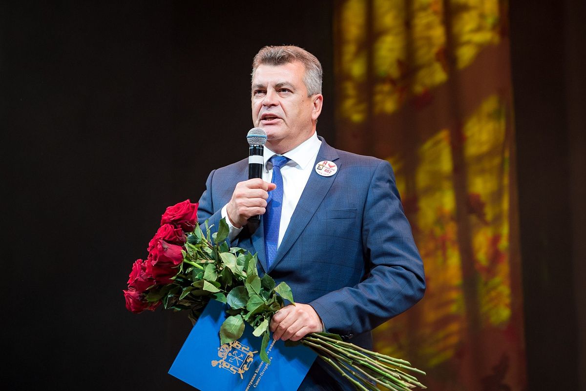 Колпинская гимназия отметила 100-летие