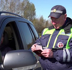 Около 800 автомобилистов в Петербурге привлекли к ответственности за выезд на «встречку»
