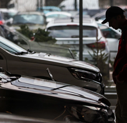 В первой половине ноября цены изменились у 12 брендов автомобилей