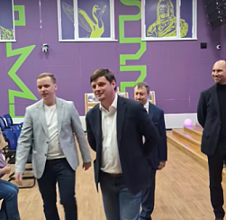 В Доме молодёжи «Колпинец» состоялась встреча с Денисом Ашировым