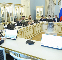 Депутаты ЗакСа рассматривают возможность отмены ЕГЭ для победителей олимпиады школьников