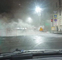 Прорыв трубы случился на улице Братьев Радченко