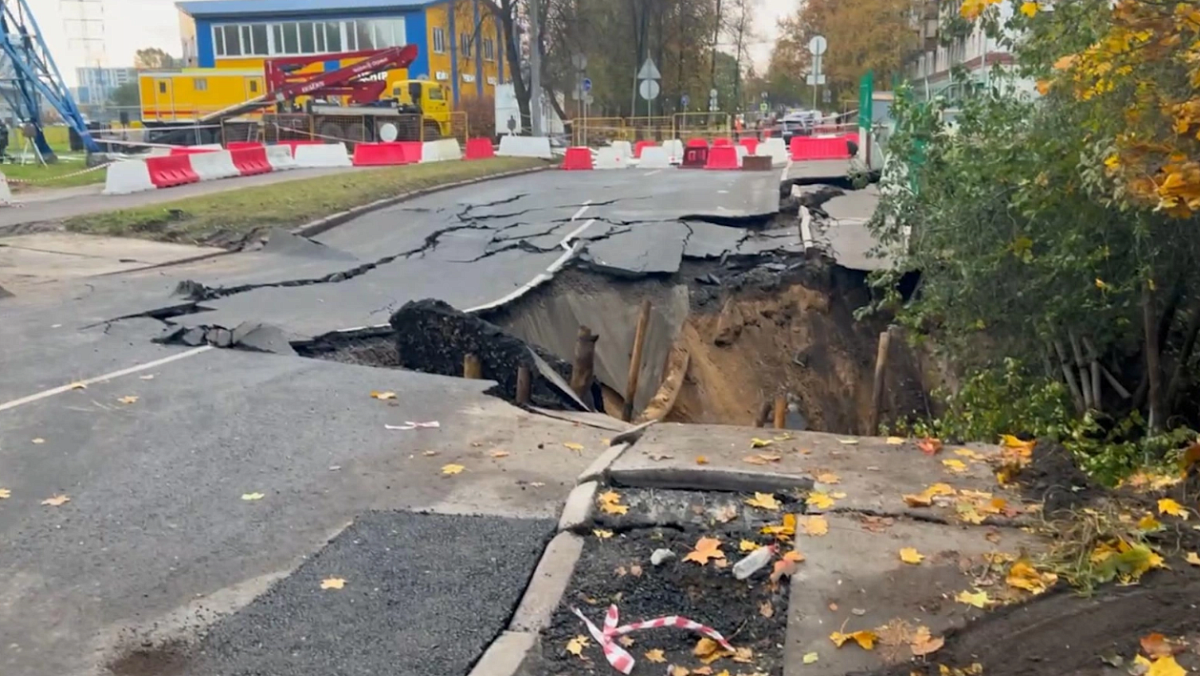 СК выясняет обстоятельства обвала грунта на севере Петербурга