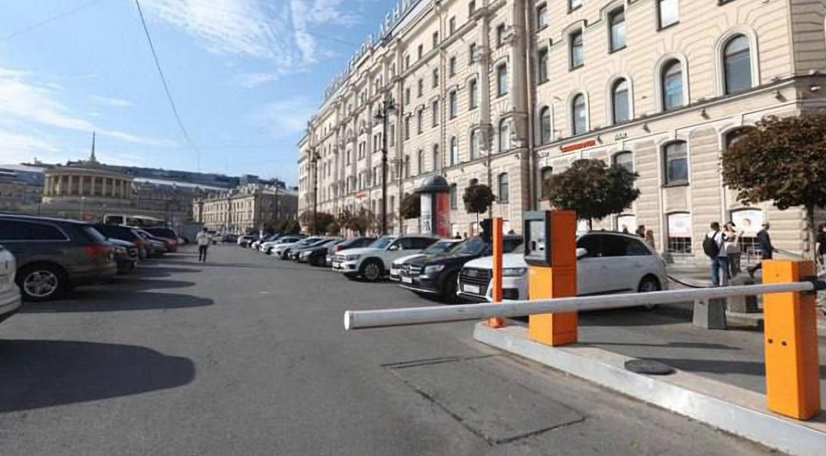 Автовладельцам напомнили, что за парковку можно расплатиться наличными