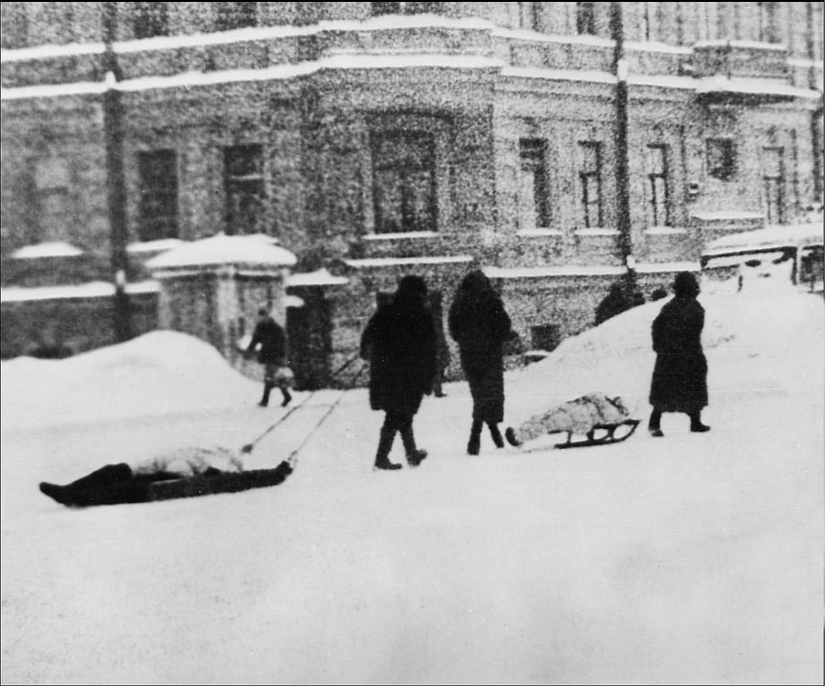 Голод в петербурге. Блокада Ленинграда зима 1942. Зима Ленинграда 1941 1944.