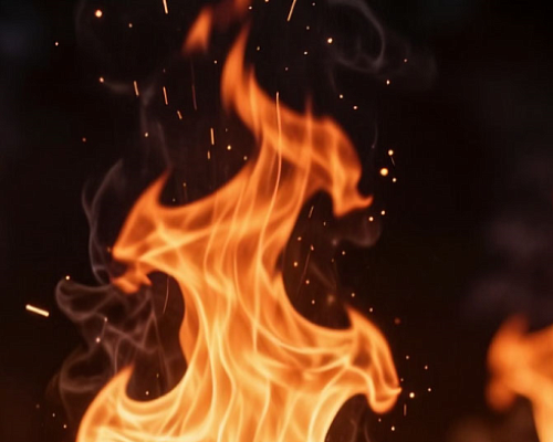 В Петербурге во дворе дома на улице Софийская сгорели две иномарки