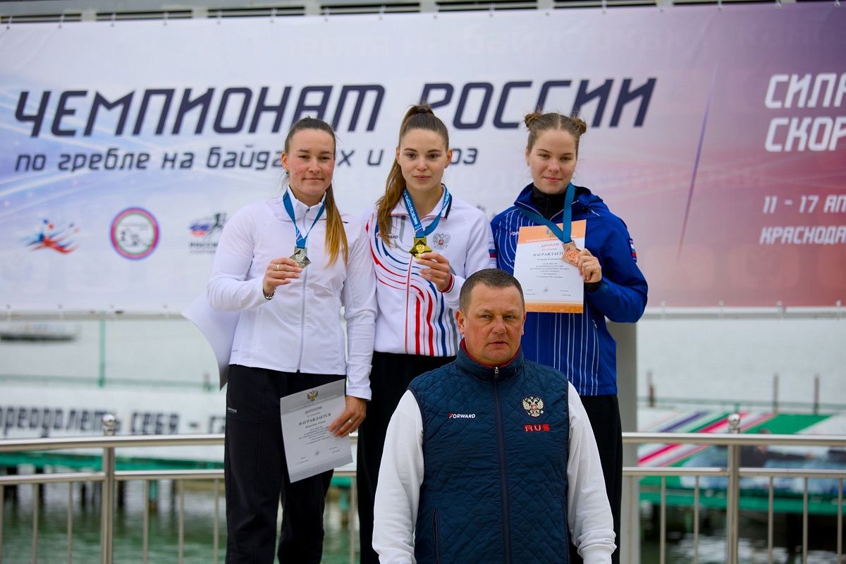 Спортсменки СШОР «Ижора» завоевали семь медалей на чемпионате и Кубке России по гребле