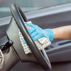 Роспотребнадзор рекомендует регулярно дезинфицировать руль и коробку передач в автомобиле Роспотребнадзор рекомендует регулярно дезинфицировать руль и коробку передач в автомобиле
